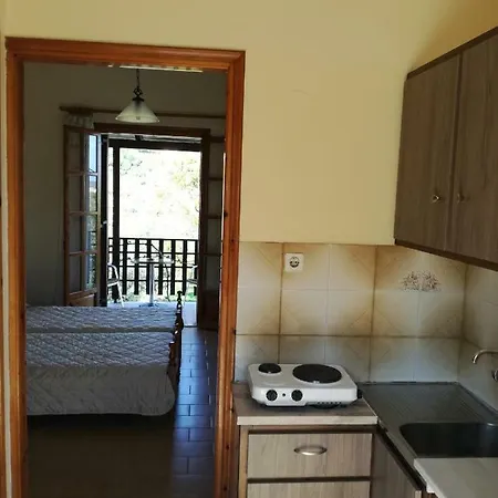 Tony Studio&apartments Laganas